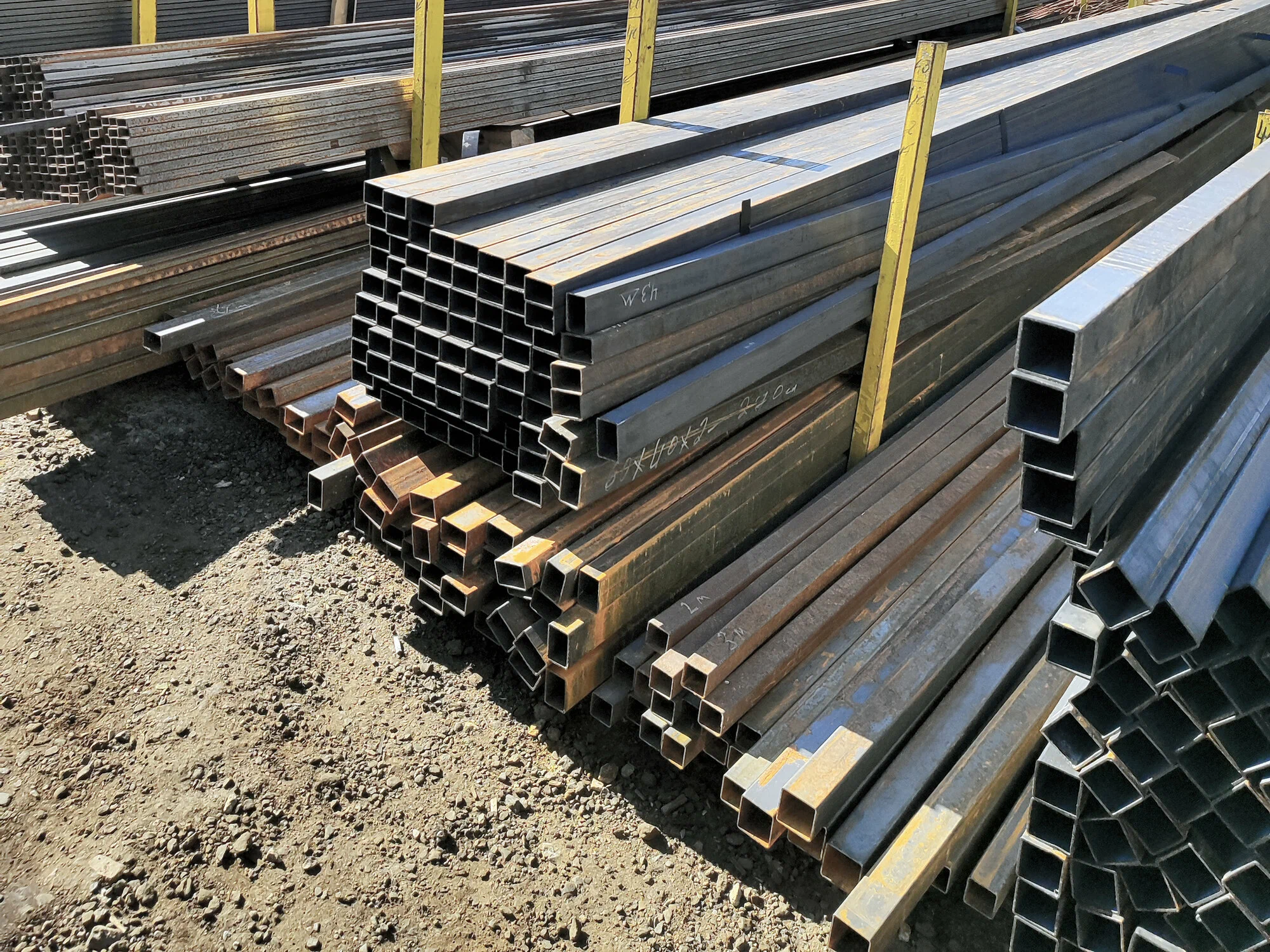 Труба профильная стальная 40х40х2 мм. Квадратная. Длинна 6 м.